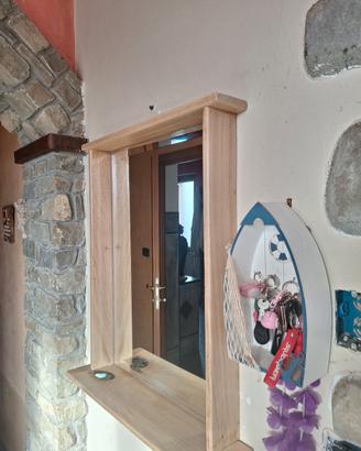 specchio fatto a mano resina e castagno