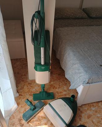 Folletto VK122 con lucidatrice