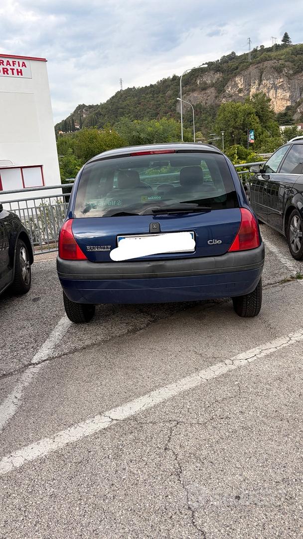 Renault Clio 2000 photo 2