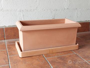 5 Fioriere in resina con sottovaso 