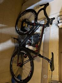 bici da corsa in carbonio.