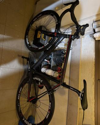 bici da corsa in carbonio.
