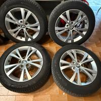 Cerchii in lega Alfa Romeo più pneumatici Michelin