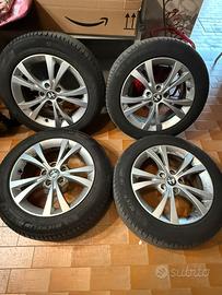 Cerchii in lega Alfa Romeo più pneumatici Michelin