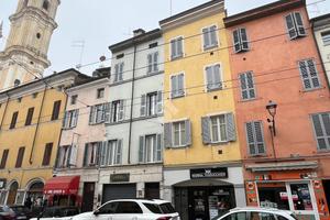 2 LOCALI A PARMA