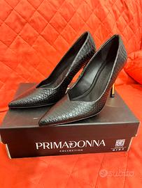 Décolleté primadonna nere con tacco dorato