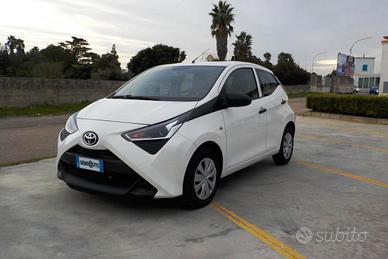 TOYOTA Aygo Connect 1.0 VVT-i 72 CV 5 porte x-play
