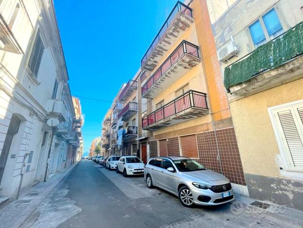 Zona centro-130 mq a 250 mt dal mare