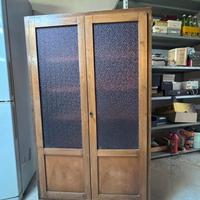 Armadio vintage in legno massello, solido e molto