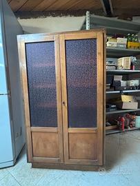 Armadio vintage in legno massello, solido e molto