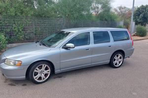 VOLVO V 70 D5