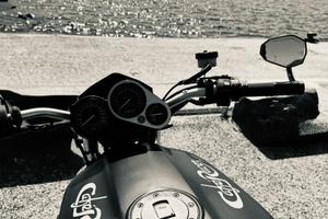 Yamaha fazer customizzata Cafe racer/sella brat