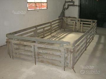 Sponde legno di vecchio rimorchio agricolo