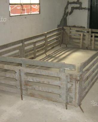 Sponde legno di vecchio rimorchio agricolo