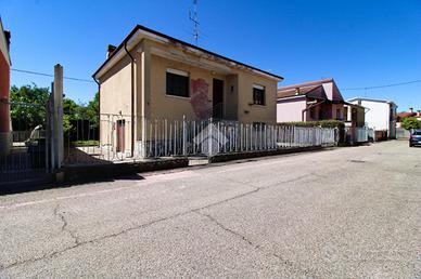 VILLA SINGOLA A SAN MARTINO SICCOMARIO
