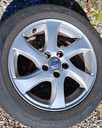 volvo v40  3 cerchi originali  usati