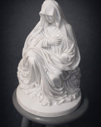 Statua Madonna Seduta – Effetto Marmo Bianco