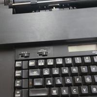 macchina da scrivere Olivetti 