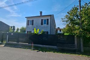 Privato vende casa indipendente a Vidalenzo Parma
