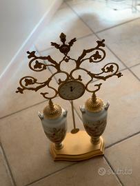 Orologio da tavolo in porcellana dipinto a mano