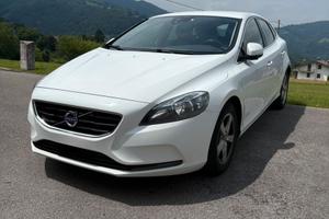 Volvo v40 d2
