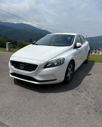 Volvo v40 d2