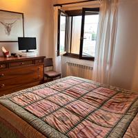 Camera matrimoniale in legno pregiato