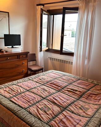 Camera matrimoniale in legno pregiato