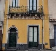 Palazzetto di 200 mq su due livelli a piedimonte