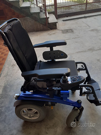 Sedia elettrica a rotelle per disabili