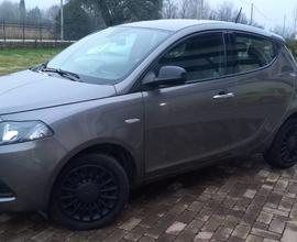 Lancia Ypsilon 1.0 Hybrid