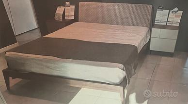 letto con giroletto in legno