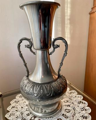 Vaso peltro con manici decoro cigno