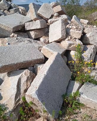 Blocchi granito grosse dimensioni ,storici