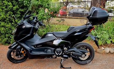 TMAX 560 TECHMAX  Pari  al Nuovo