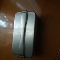 Contenitore con siringa