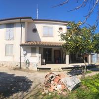 Villa indipendente con giardino