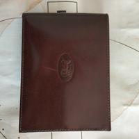 Portafoglio in pelle nuovo