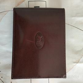 Portafoglio in pelle nuovo