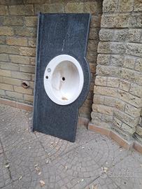lavabo incastonato nel marmo o granito non ricordo