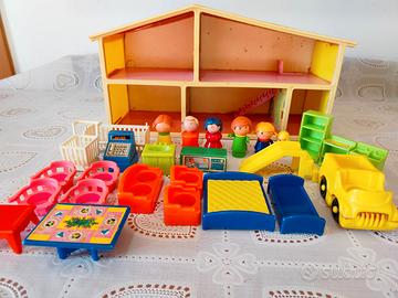 Fisher Price Little People Family House 1970