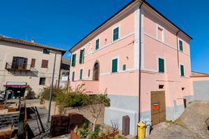 Locale commerciale in zona di passaggio