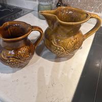 Caraffe e piatto portafrutta