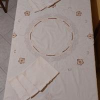 Tovaglia rotonda con ricami nuova