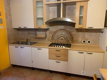 Cucina bianca completa