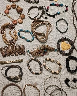 Collane e bracciali bigiotteria  materiali vari