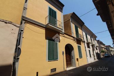 2 LOCALI A CASAGIOVE