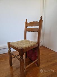 Sedie in legno e paglia