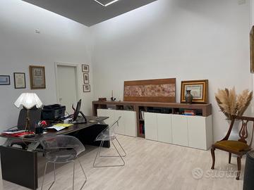 Stanza in studio professionale Via Toledo