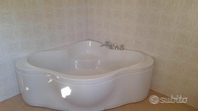 Vasca da bagno angolare